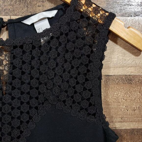 H & M v-neck crochet front sleeveless shirt keyhole button back woman's size S - Picture 5 of 9